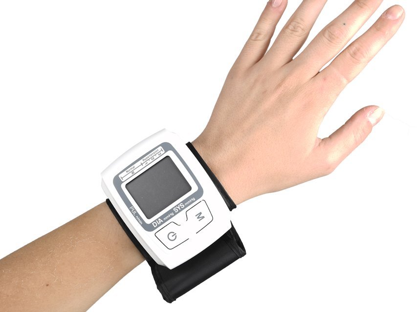 SMART GIMA AUTOMATIC WRIST BLOOD PRESSURE MONITOR